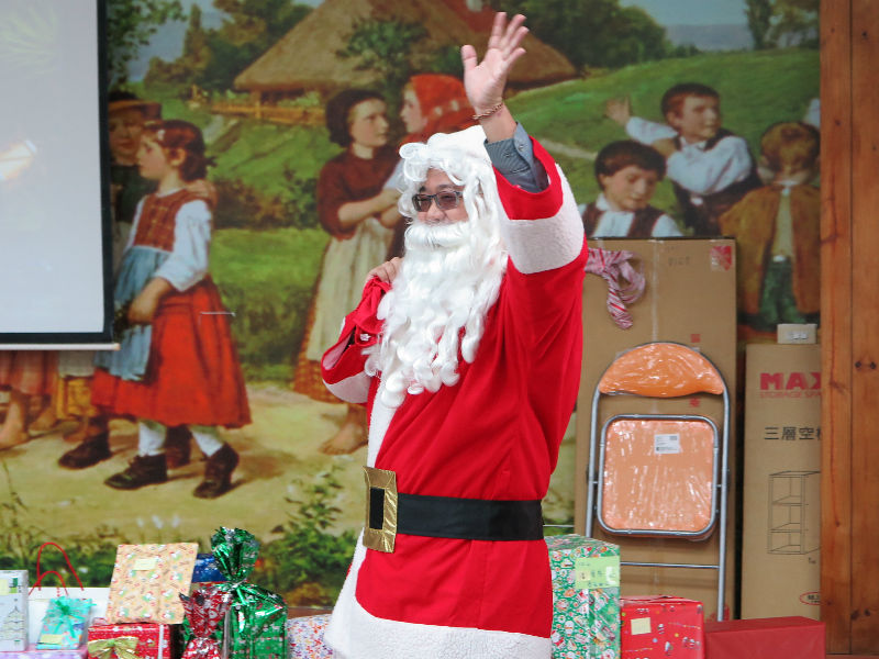 Employees Embrace the Holiday Spirit