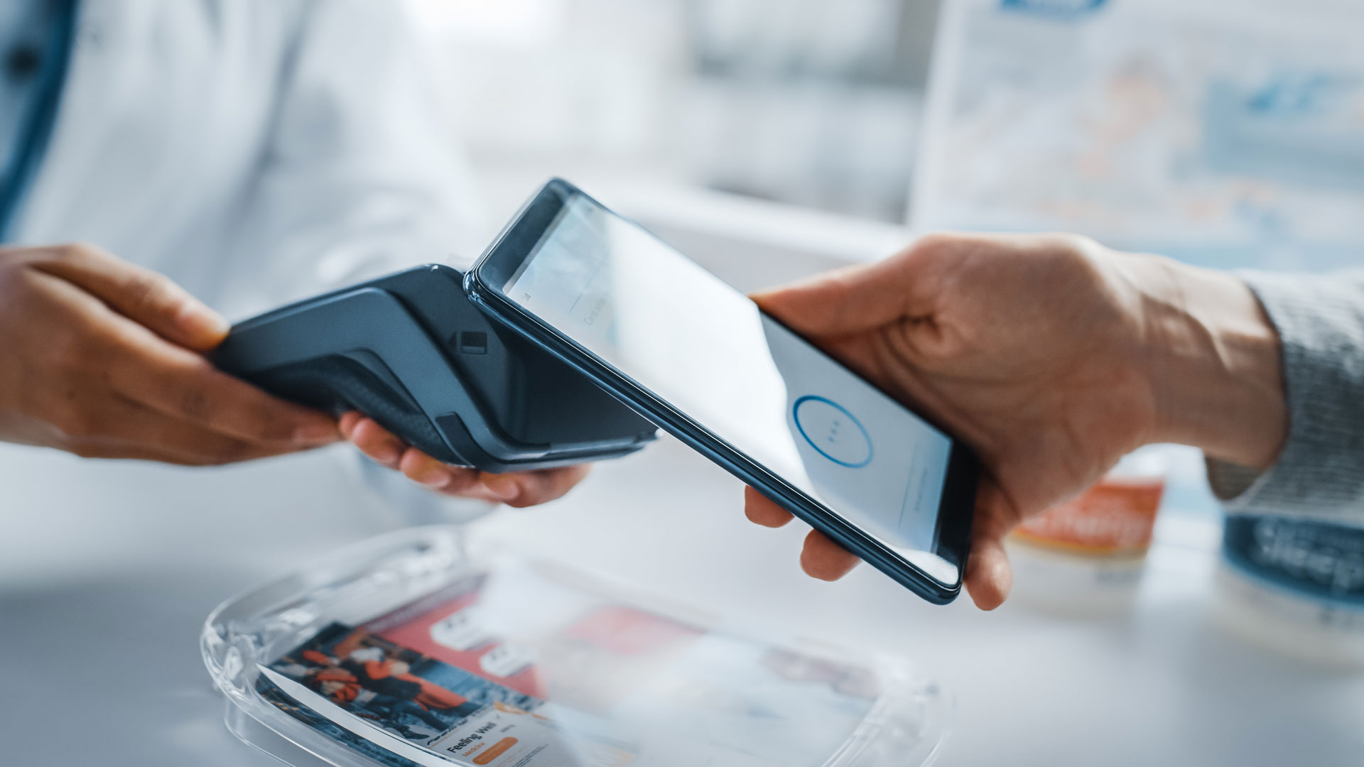 Customer completing an electronic payment, reflecting Jabil’s Market Sector Report on retail payment solutions and industry trends.