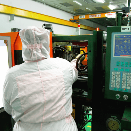 molding-clean-room-3